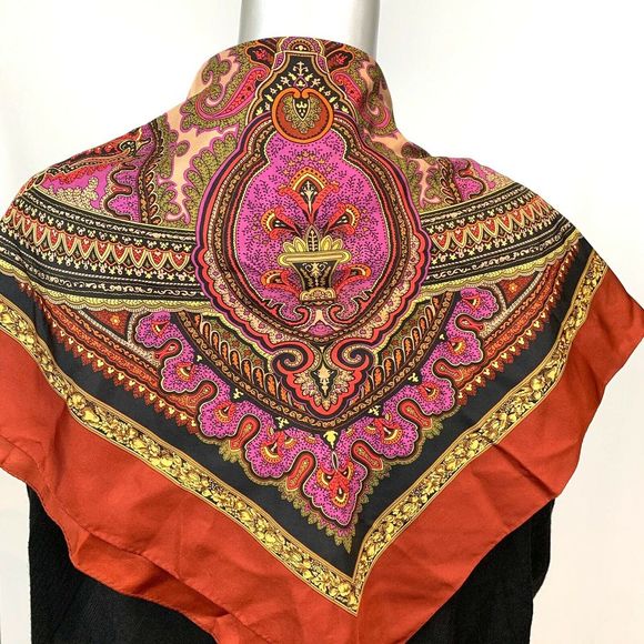 Oscar de la Renta Accessories - Oscar De La Renta 100% Silk Rectangle Scarf